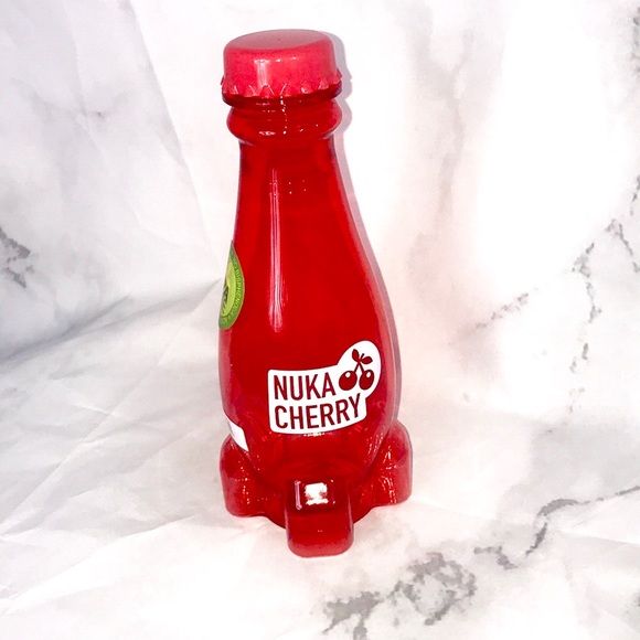 NWT The fallout Nuka Cola red water bottle - Picture 1 of 3